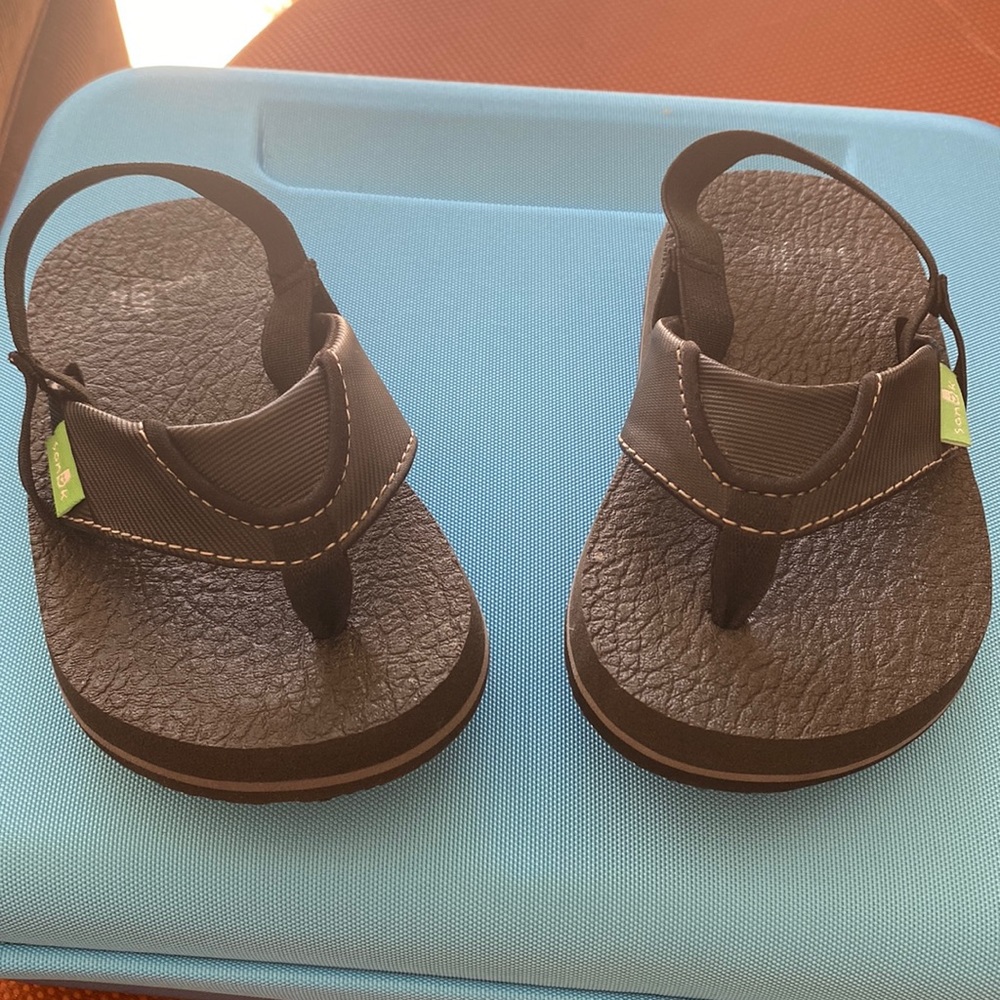 Sanuk flip flops